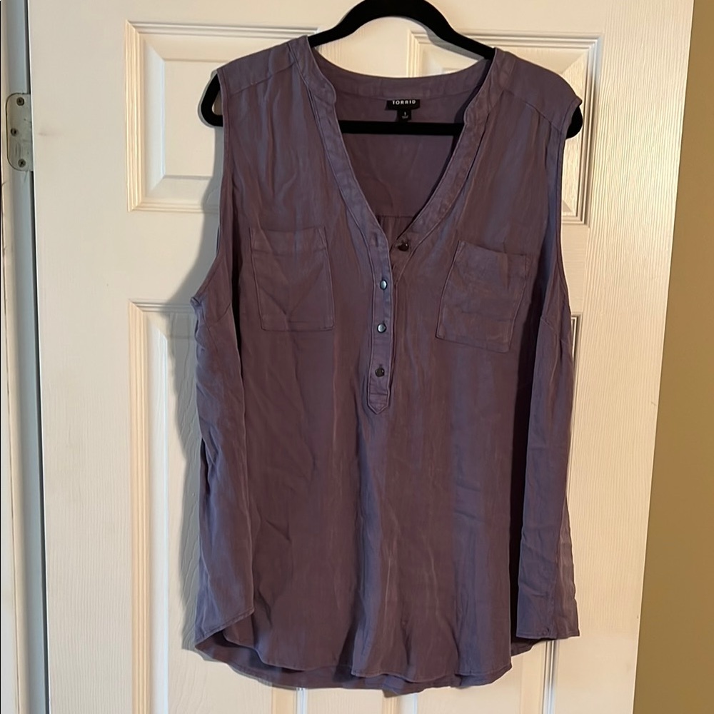 Never worn. Torrid Sz 1, Sleeveless Purple Blouse, 4-button front with 2 pockets